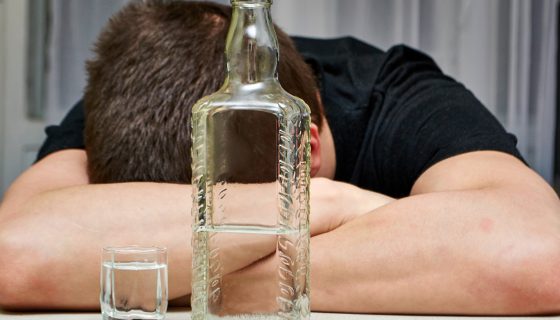 вывести человека из запоя в Выборге