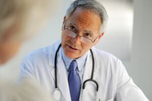 врач в очках